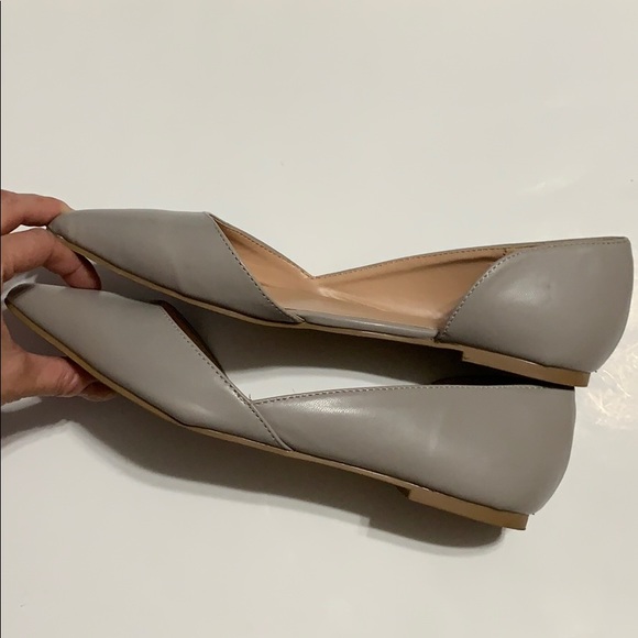 Journee Collection gray pointy toe flats, size 7.5 - Picture 8 of 8
